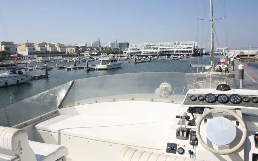Beautiful And Magnific Yacht Hotel Lisbon Exterior photo