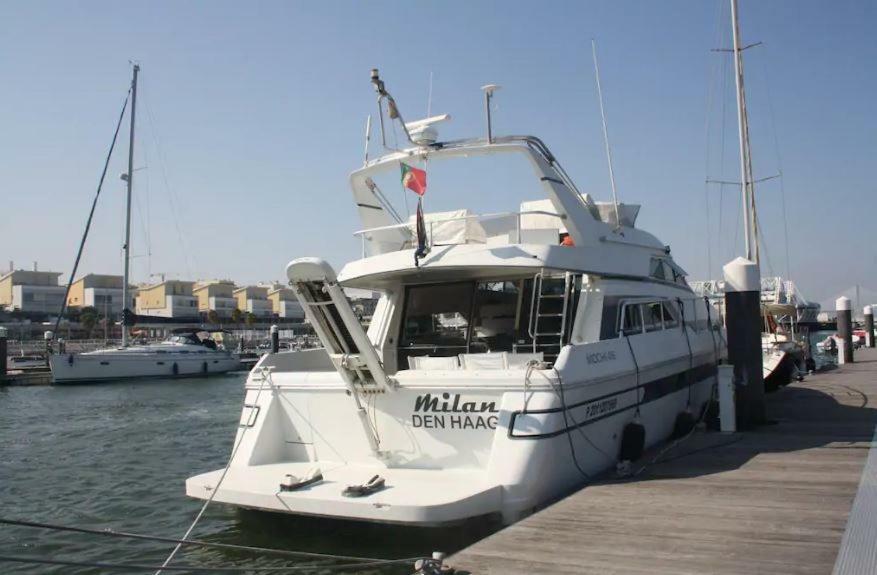 Beautiful And Magnific Yacht Hotel Lisbon Exterior photo